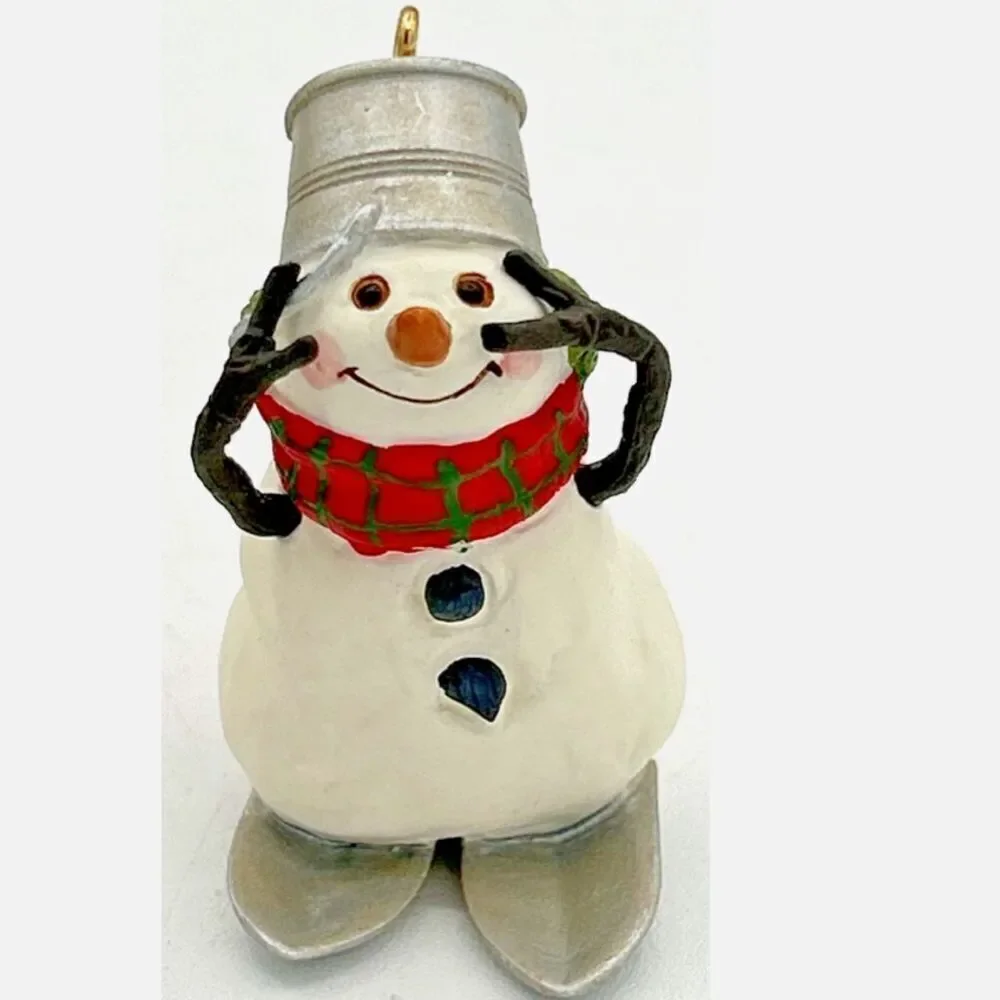 Hallmark Keepsake Ornament: 2000 Race Down Main Street